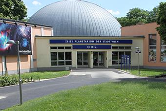 BHAK Korneuburg besucht Filmvorführung im Planetarium